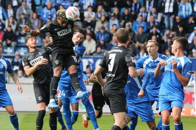 05 10 2025, xmohx, Fussball 2 Bundesliga, 1 FC Magdeburg SV Elversberg v l Bambase Conte SV Elversberg Torschuetze, erzielt das Tor, Treffer, scores the goal 0 1 DFL DFB REGULATIONS PROHIBIT ANY USE OF PHOTOGRAPHS as IMAGE SEQUENCES and or QUASI VIDEO Magdeburg