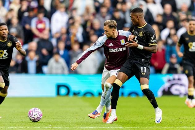 Aston Villa v Burnley Premier League 05 10 2025. Aston Villa defender Matty Cash (2) battles for possession with Burnley forward Jaidon Anthony (11) during the Premier League match between Aston Villa and Burnley at Villa Park, Birmingham, England on 5 October 2025. Birmingham Villa Park West Midlands England Editorial use only DataCo restrictions apply See www.football-dataco.com , Copyright: xManjitxNarotrax PSI-23003-0051