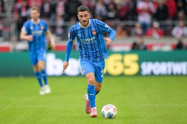 Soccer, 1 Bundesliga, 20251005, VfB Stuttgart 1 FC Heidenheim 1846 In the picture Arijon IBRAHIMOVIC Heidenheim, 22 Dribbling Ball Stuttgart MHP Arena Baden Württemberg Germany Copyright: Passion2Press MarkusxFischerx