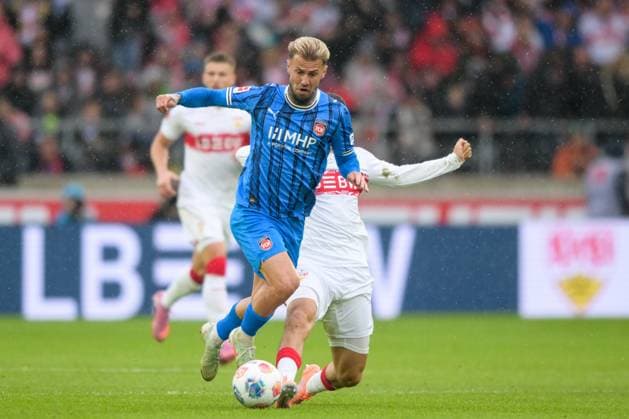 Soccer, 1 Bundesliga, 20251005, VfB Stuttgart 1 FC Heidenheim 1846 Pictured from l Niklas DORSCH Heidenheim, 30 , Bilal EL KHANNOUSS Stuttgart, 11 Straddle tackle ball Stuttgart MHP Arena Baden Württemberg Germany Copyright: Passion2Press MarkusxFischerx