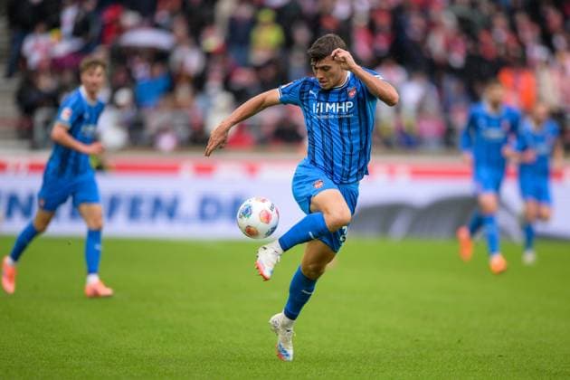 Soccer, 1 Bundesliga, 20251005, VfB Stuttgart 1 FC Heidenheim 1846 In the picture Luca KERBER Heidenheim, 20 stops ball dribbling Stuttgart MHP Arena Baden Württemberg Germany Copyright: Passion2Press MarkusxFischerx