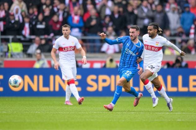 Soccer, 1 Bundesliga, 20251005, VfB Stuttgart 1 FC Heidenheim 1846 In the picture from l Arijon IBRAHIMOVIC Heidenheim, 22 , Lorenz Amegnon ASSIGNON Stuttgart, 22 duel ball Stuttgart MHP Arena Baden Württemberg Germany Copyright: Passion2Press MarkusxFischerx