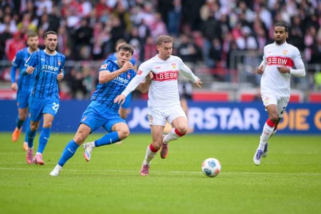 Soccer, 1 Bundesliga, 20251005, VfB Stuttgart 1 FC Heidenheim 1846 In the picture from l Luca KERBER Heidenheim, 20 , Maximilian MITTELSTÄDT Stuttgart, 7 Zweikampf Ball Stuttgart MHP Arena Baden Württemberg Germany Copyright: Passion2Press MarkusxFischerx