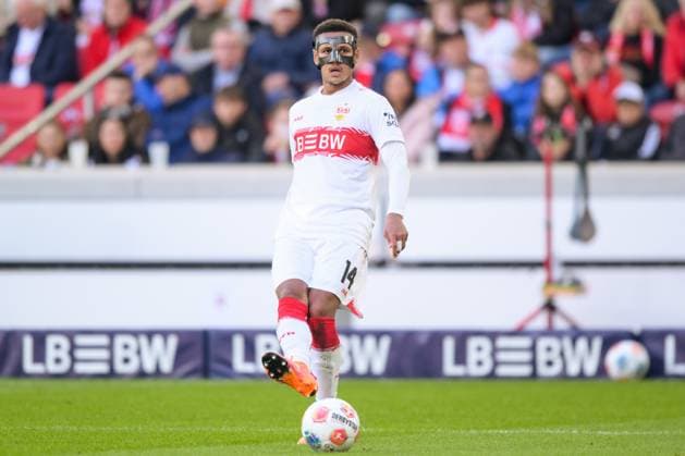 Soccer, 1 Bundesliga, 20251005, VfB Stuttgart 1 FC Heidenheim 1846 In the picture Luca JAQUEZ Stuttgart, 14 pass pass ball portrait full body full figure Stuttgart MHP Arena Baden Württemberg Germany Copyright: Passion2Press MarkusxFischerx