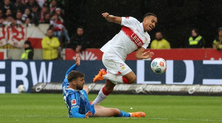 Stuttgart , Bundesliga soccer VfB Stuttgart vs 1 FC Heidenheim, f l Julian Niehues Heidenheim , Jamie Leweling VfB According to the regulations of the DFL German Soccer League, it is prohibited to use or have used photographs taken in the stadium and or of the match in the form of sequential images and or video-like photo series