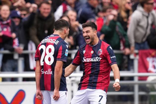 Bologna s Nicolo Cambiaghi celebrates with Bologna s Riccardo Orsolini after scoring the 1-0 goal for his team during the Serie A soccer match between Bologna and Pisa at the Renato Dall™Ara Stadium in Bologna, north Italy - Sunday, October 5, 2025 -  Copyright: xMassimoxPaolone LaPressex