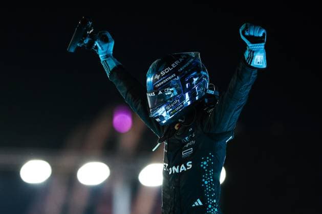 F1 - SINGAPORE GRAND PRIX 2025 RUSSELL George (gbr), Mercedes AMG F1 Team W16, portrait celebration during the 2025 Formula 1 Singapore Grand Prix, 18th round of the 2025 FIA Formula One World Championship, WM, Weltmeisterschaft from October 3 to 5, 2025 on the Marina Bay Street Circuit, in Singapore - SingaporeSingapore  Copyright: xEricxAlonsox