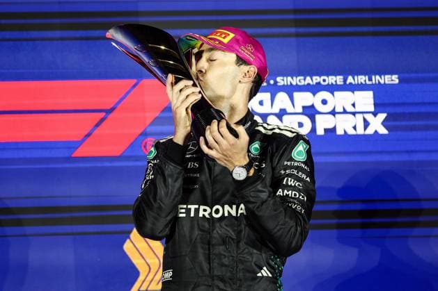 F1 - SINGAPORE GRAND PRIX 2025 RUSSELL George (gbr), Mercedes AMG F1 Team W16, portrait podium during the 2025 Formula 1 Singapore Grand Prix, 18th round of the 2025 FIA Formula One World Championship, WM, Weltmeisterschaft from October 3 to 5, 2025 on the Marina Bay Street Circuit, in Singapore - SingaporeSingapore  Copyright: xEricxAlonsox