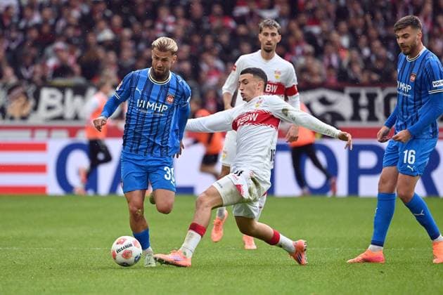 left Niklas DORSCH Heidenheim , action, duel against Bilal EL KHANNOUSS VFB Stuttgart right Julian NIEHUES Heidenheim Football 1 Bundesliga Season 2025 2026, Matchday 6, Matchday06 VfB Stuttgart 1 FC Heidenheim on 05 10 2025 MHP ARENA