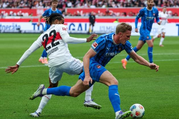 Ameen Al Dakhil 2 VfB Stuttgart and Mikkel Kaufmann 29 1FC Heidenheim 1846 in action, VfB Stuttgart vs 1 FC Heidenheim 1846, DFL, Bundesliga, Saison 2025 2026, MHP Arena, Hinrunde, 6 Spieltag, 05 10 2025 DFB regulations prohibit any use of photographs as image sequences and or quasi video Stuttgart Baden Wuerttemberg Germany Copyright: xkolbert-press MartinxAgüerax