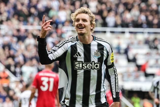 Premier League Newcastle United v Nottingham Forest Nick Woltemade of Newcastle United celebrates his goal to make it 2-0 during the Premier League match Newcastle United vs Nottingham Forest at St. James s Park, Newcastle, United Kingdom, 5th October 2025 (Photo by Mark Cosgrove News Images) Newcastle St. James s Park Tyne and Wear United Kingdom Copyright: xMarkxCosgrove NewsxImagesx