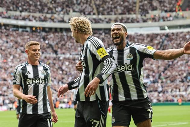 Premier League Newcastle United v Nottingham Forest Nick Woltemade of Newcastle United celebrates his goal to make it 2-0 during the Premier League match Newcastle United vs Nottingham Forest at St. James s Park, Newcastle, United Kingdom, 5th October 2025 (Photo by Mark Cosgrove News Images) Newcastle St. James s Park Tyne and Wear United Kingdom Copyright: xMarkxCosgrove NewsxImagesx