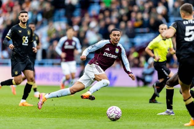 Aston Villa v Burnley Premier League 05 10 2025. GOAL scores 2-0 Aston Villa midfielder Morgan Rogers (27) provides assist fro Aston Villa midfielder Donyell Malen (17) goal during the Premier League match between Aston Villa and Burnley at Villa Park, Birmingham, England on 5 October 2025. Birmingham Villa Park West Midlands England Editorial use only DataCo restrictions apply See www.football-dataco.com , Copyright: xManjitxNarotrax PSI-23003-0057