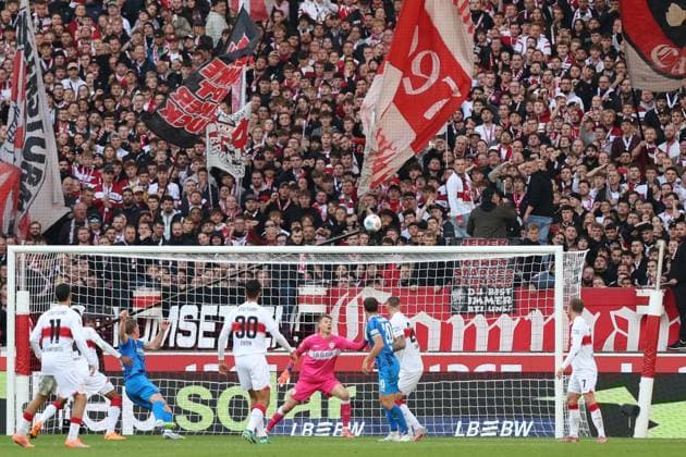 05 10 2025, xrekx, Soccer 1 Bundesliga, VfB Stuttgart 1 FC Heidenheim v l Alexander Nübel Nuebel VfB Stuttgart DFL DFB REGULATIONS PROHIBIT ANY USE OF PHOTOGRAPHS as IMAGE SEQUENCES and or QUASI VIDEO Stuttgart