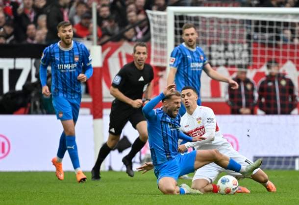 One-on-one, action Foul Bilal El Khannouss VfB Stuttgart 11 vs Niklas Dorsch 1 FC Heidenheim 1846 FCH 30 VfB Stuttgart vs 1 FC Heidenheim FCH 05 10 2025 DFL REGULATIONS PROHIBIT ANY USE OF PHOTOGRAPHS AS IMAGE SEQUENCES AND OR QUASI VIDEO VfB Stuttgart vs 1 FC Heidenheim FCH