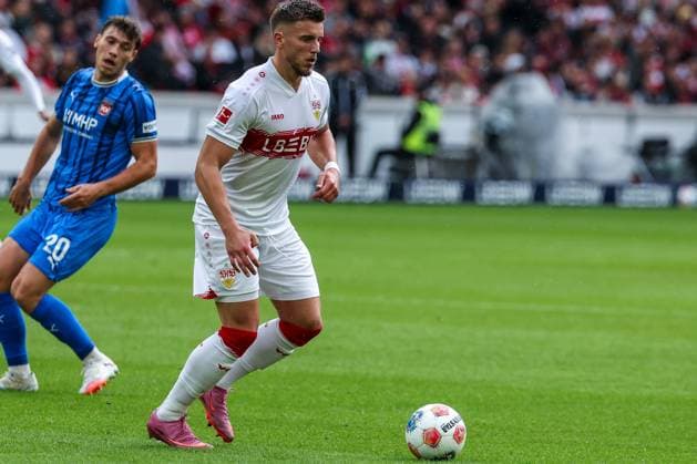 Ermedin Demirovic 9 VfB Stuttgart in action, behind Luca Kerber 20 1FC Heidenheim 1846 , VfB Stuttgart vs 1 FC Heidenheim 1846, DFL, Bundesliga, Saison 2025 2026, MHP Arena, Hinrunde, 6 Spieltag, 05 10 2025 DFB regulations prohibit any use of photographs as image sequences and or quasi video Stuttgart Baden Wuerttemberg Germany Copyright: xkolbert-press MartinxAgüerax