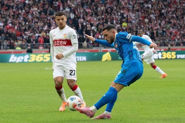 v li Badredine Bouanani VfB Stuttgart, 27 , Arijon Ibrahimovic FC Heidenheim, 22 GER, VfB Stuttgart vs 1 FC Heidenheim, Football, Men, 1 Bundesliga, Matchday 6, Season 2025 2026, 05 10 2025, DFL DFB REGULATES PROHIBIT ANY USE OF PHOTOGRAPHS AS IMAGE SEQUENCES AND OR QUASI VIDEO, GER, VfB Stuttgart vs 1 FC Heidenheim, Football, Men, 1 Bundesliga, Matchday 6, Season 2025 2026, 05 10 2025 Stuttgart Copyright: xEibner-Pressefoto WolfgangxFrankx EP_WFK