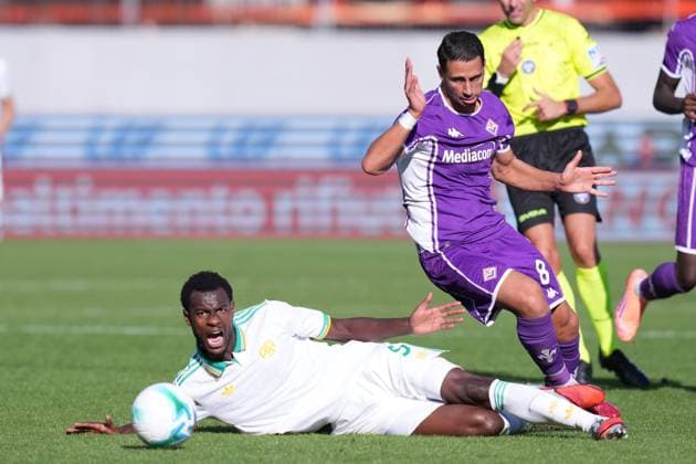 Roma™s Evan Ndicka Fiorentina s Rolando Mandragora during the Serie A EniLive soccer match between Fiorentina and Roma at the Artemio Franchi stadium in Florence, Italy - Sunday October 5, 2025 - Soccer ( Photo by Alfredo Falcone LaPresse )  Copyright: xAlfredoxFalcone LaPressex
