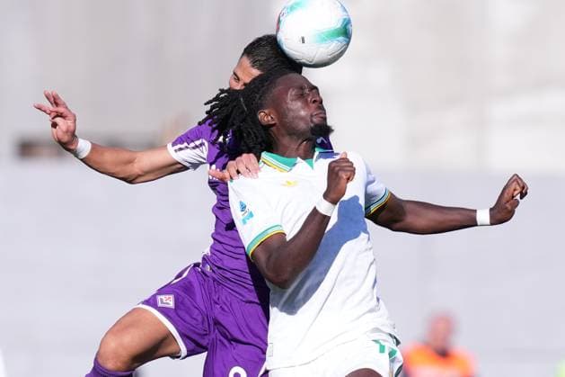 Fiorentina s Rolando Mandragora Roma™s Manu Kone during the Serie A EniLive soccer match between Fiorentina and Roma at the Artemio Franchi stadium in Florence, Italy - Sunday October 5, 2025 - Soccer ( Photo by Alfredo Falcone LaPresse )  Copyright: xAlfredoxFalcone LaPressex