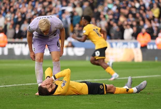 Jan Paul van Hecke of Brighton & Hove Albion appears to shout in the face of Santiago Bueno of Wolverhampton Wanderers Wolverhampton Wanderers v Brighton and Hove Albion, Premier League, Football, Molineux, Wolverhampton, UK - 05 Oct 2025Wolverhampton Molineux United Kingdom EDITORIAL USE ONLY No use with unauthorised audio, video, data, fixture lists, club league logos or live services. Online in-match use limited to 120 images, no video emulation. No use in betting, games or single club league player publications. Copyright: xRyanxBrowne Shutterstockx 15515864as