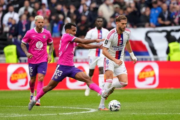 Olympique Lyonnais v Toulouse FC - Ligue 1 McDonald s 2025 2026 23 Cristian CASSERES JR (tfc) - 06 Tanner TESSMANN (ol) during the Ligue 1 McDonald s match between Lyon and Toulouse at Groupama Stadium on October 5, 2025 in Lyon, France. Lyon France  Copyright: xFEPx 776348149