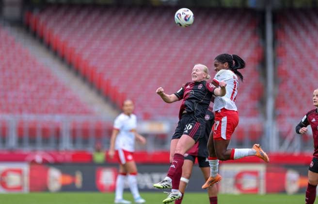 DEU, Nürnberg, FC Nürnberg vs RB Leipzig, Google Pixel Bundesliga, DFB, Saison 2526, Max Morlock Stadion, 5 Spieltag im Bild v l n r Aleigh Gambone FC Nürnberg 16 , Delice Boboy RB Leipzig 17 , Zweikampf DFB DFL REGULATIONS PROHIBIT ANY USE OF PHOTOGRAPHS AS IMAGE SEQUENCES AND OR QUASI VIDEO, 05 10 2025, Copyright: HMBxMedia HendrikxHamelau