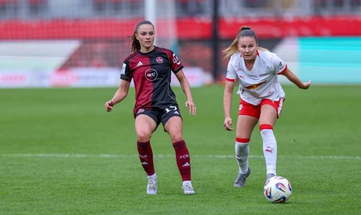 DEU, Nürnberg, FC Nürnberg vs RB Leipzig, Google Pixel Bundesliga, DFB, Saison 2526, Max Morlock Stadion, 5 Spieltag im Bild f l n r Sanja Homann FC Nürnberg 19 , Annabel Schasching RB Leipzig 16 DFB DFL REGULATIONS PROHIBIT ANY USE OF PHOTOGRAPHS AS IMAGE SEQUENCES AND OR QUASI VIDEO, 05 10 2025, Copyright: HMBxMedia HendrikxHamelau