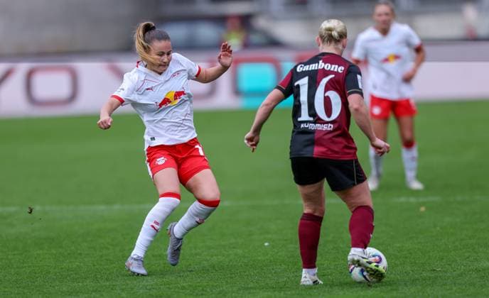 DEU, Nürnberg, FC Nürnberg vs RB Leipzig, Google Pixel Bundesliga, DFB, Saison 2526, Max Morlock Stadion, 5 Spieltag im Bild v l n r Annabel Schasching RB Leipzig 16 , Aleigh Gambone FC Nürnberg 16 DFB DFL REGULATIONS PROHIBIT ANY USE OF PHOTOGRAPHS AS IMAGE SEQUENCES AND OR QUASI VIDEO, 05 10 2025, Copyright: HMBxMedia HendrikxHamelau