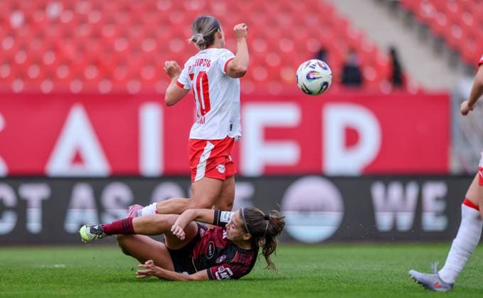 DEU, Nürnberg, FC Nürnberg vs RB Leipzig, Google Pixel Bundesliga, DFB, Saison 2526, Max Morlock Stadion, 5 Spieltag im Bild v l n r Gina Chmielinski RB Leipzig 10 , Laura Miller FC Nürnberg 9 DFB DFL REGULATIONS PROHIBIT ANY USE OF PHOTOGRAPHS AS IMAGE SEQUENCES AND OR QUASI VIDEO, 05 10 2025, Copyright: HMBxMedia HendrikxHamelau