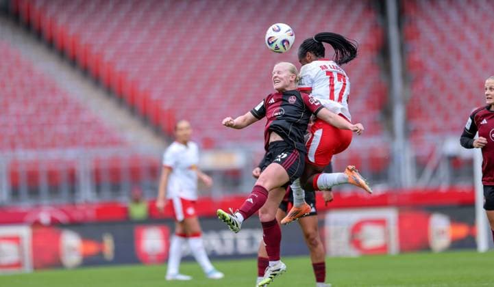 DEU, Nürnberg, FC Nürnberg vs RB Leipzig, Google Pixel Bundesliga, DFB, Saison 2526, Max Morlock Stadion, 5 Spieltag im Bild v l n r Aleigh Gambone FC Nürnberg 16 , Delice Boboy RB Leipzig 17 , Zweikampf DFB DFL REGULATIONS PROHIBIT ANY USE OF PHOTOGRAPHS AS IMAGE SEQUENCES AND OR QUASI VIDEO, 05 10 2025, Copyright: HMBxMedia HendrikxHamelau