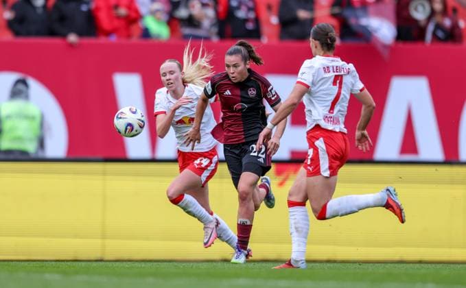 DEU, Nürnberg, FC Nürnberg vs RB Leipzig, Google Pixel Bundesliga, DFB, Saison 2526, Max Morlock Stadion, 5 Spieltag im Bild f l n r Nikoline Dudek RB Leipzig 24 , Julia Pollak FC Nürnberg 22 DFB DFL REGULATIONS PROHIBIT ANY USE OF PHOTOGRAPHS AS IMAGE SEQUENCES AND OR QUASI VIDEO, 05 10 2025, Copyright: HMBxMedia HendrikxHamelau