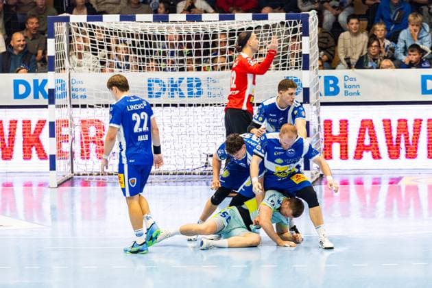 05 10 2025, GER, Handball, Men, Season 25 26, Daikin 1 Bl, 7 Matchday ThSV Eisenach VfL Gummersbach Tillman Leu ThSV Eisenach,99 Peter Walz ThSV Eisenach,14 Vukasin Antonijevic ThSV Eisenach,41 Teitur Oern Einarsson VfL Gummerbach 99817 Eisenach Werner Assmann Halle Am Sportp Thueringen Germany