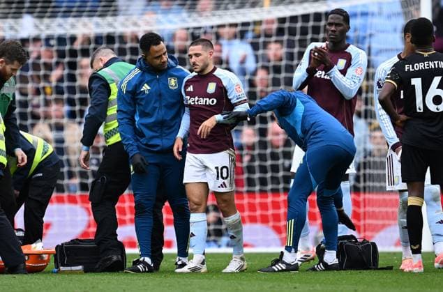 Emi Buendia of Aston Villa leaves the pitch injured Aston Villa v Burnley, Premier League, Football, Villa Park, Birmingham, UK - 05 Oct 2025Birmingham Villa Park United Kingdom EDITORIAL USE ONLY No use with unauthorised audio, video, data, fixture lists, club league logos or live services. Online in-match use limited to 120 images, no video emulation. No use in betting, games or single club league player publications. Copyright: xAnnaxGowthorpe Shutterstockx 15515860ai