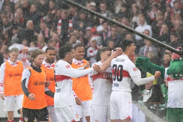 Goal to make it 1 0 by Bilal El Khannouss VfB Stuttgart, 11 , Cheers, Goal celebration in heavy rain GER, VfB Stuttgart vs 1 FC Heidenheim, Football, Men, 1 Bundesliga, Matchday 6, Season 2025 2026, 05 10 2025, DFL DFB REGULATES PROHIBIT ANY USE OF PHOTOGRAPHS AS IMAGE SEQUENCES AND OR QUASI VIDEO, GER, VfB Stuttgart vs 1 FC Heidenheim, Football, Men, 1 Bundesliga, Matchday 6, Season 2025 2026, 05 10 2025 Stuttgart Copyright: xEibner-Pressefoto WolfgangxFrankx EP_WFK