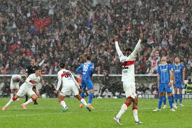 05 10 2025, xrekx, Fussball 1 Bundesliga, VfB Stuttgart 1 FC Heidenheim v l Torjubel nach dem Tor zum celebrating the goal celebrate 1 0 durch Bilal El Khannouss VfB Stuttgart DFL DFB REGULATIONS PROHIBIT ANY USE OF PHOTOGRAPHS as IMAGE SEQUENCES and or QUASI VIDEO Stuttgart