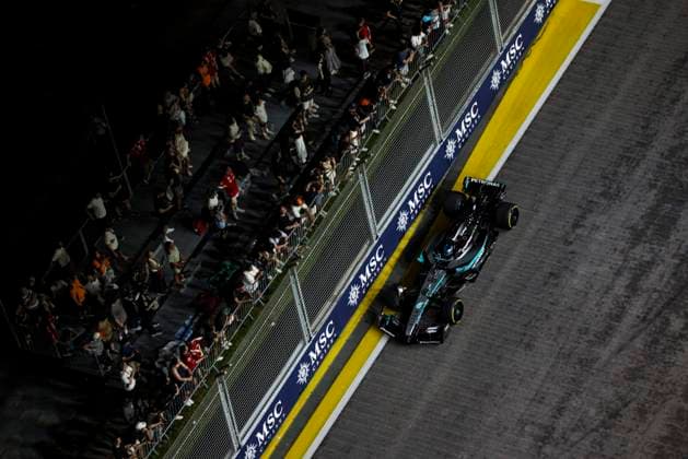 F1 - SINGAPORE GRAND PRIX 2025 63 RUSSELL George (gbr), Mercedes AMG F1 Team W16, action during the 2025 Formula 1 Singapore Grand Prix, 18th round of the 2025 FIA Formula One World Championship, WM, Weltmeisterschaft from October 3 to 5, 2025 on the Marina Bay Street Circuit, in Singapore - SingaporeSingapore  Copyright: xXavixBonillax