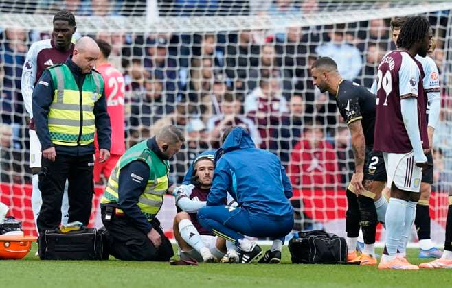 Birmingham, England, 5th October 2025. Emiliano Buendia of Aston Villa is checked by medical staff before leaving the pitch injured during the Aston Villa vs Burnley Premier League match at Villa Park, Birmingham. Picture credit should read: Andrew Yates Sportimage EDITORIAL USE ONLY. No use with unauthorised audio, video, data, fixture lists, club league logos or live services. Online in-match use limited to 120 images, no video emulation. No use in betting, games or single club league player publications. SPI_028_AY_VILLA_BURNLEY SPI-4198-0028