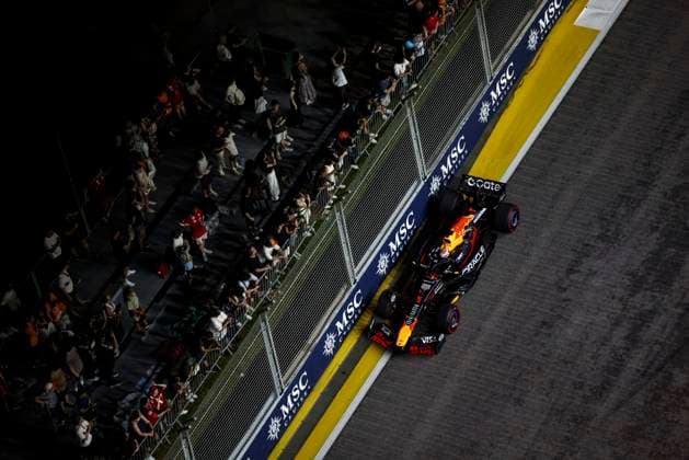 F1 - SINGAPORE GRAND PRIX 2025 01 VERSTAPPEN Max (nld), Red Bull Racing RB21, action during the 2025 Formula 1 Singapore Grand Prix, 18th round of the 2025 FIA Formula One World Championship, WM, Weltmeisterschaft from October 3 to 5, 2025 on the Marina Bay Street Circuit, in Singapore - SingaporeSingapore  Copyright: xXavixBonillax