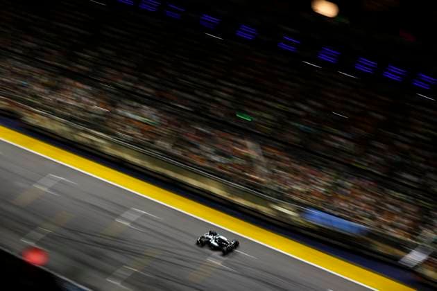F1 - SINGAPORE GRAND PRIX 2025 63 RUSSELL George (gbr), Mercedes AMG F1 Team W16, action during the 2025 Formula 1 Singapore Grand Prix, 18th round of the 2025 FIA Formula One World Championship, WM, Weltmeisterschaft from October 3 to 5, 2025 on the Marina Bay Street Circuit, in Singapore - SingaporeSingapore  Copyright: xXavixBonillax