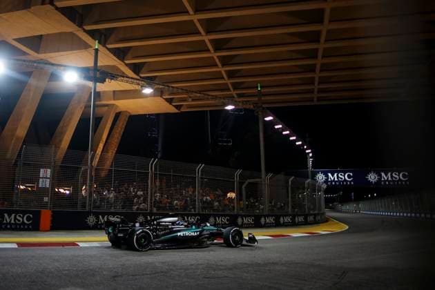 F1 - SINGAPORE GRAND PRIX 2025 63 RUSSELL George (gbr), Mercedes AMG F1 Team W16, action during the 2025 Formula 1 Singapore Grand Prix, 18th round of the 2025 FIA Formula One World Championship, WM, Weltmeisterschaft from October 3 to 5, 2025 on the Marina Bay Street Circuit, in Singapore - SingaporeSingapore  Copyright: xXavixBonillax