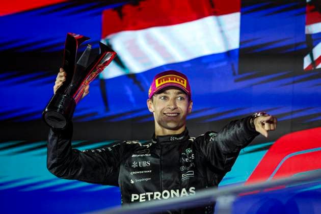 F1 - SINGAPORE GRAND PRIX 2025 RUSSELL George (gbr), Mercedes AMG F1 Team W16, portrait and podium during the 2025 Formula 1 Singapore Grand Prix, 18th round of the 2025 FIA Formula One World Championship, WM, Weltmeisterschaft from October 3 to 5, 2025 on the Marina Bay Street Circuit, in Singapore - SingaporeSingapore  Copyright: xXavixBonillax