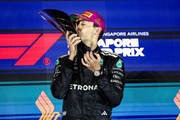 F1 - SINGAPORE GRAND PRIX 2025 RUSSELL George (gbr), Mercedes AMG F1 Team W16, portrait podium during the 2025 Formula 1 Singapore Grand Prix, 18th round of the 2025 FIA Formula One World Championship, WM, Weltmeisterschaft from October 3 to 5, 2025 on the Marina Bay Street Circuit, in Singapore - SingaporeSingapore  Copyright: xEricxAlonsox