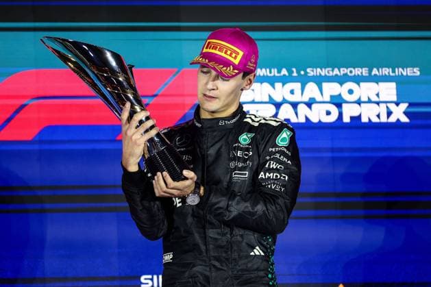 F1 - SINGAPORE GRAND PRIX 2025 RUSSELL George (gbr), Mercedes AMG F1 Team W16, portrait podium during the 2025 Formula 1 Singapore Grand Prix, 18th round of the 2025 FIA Formula One World Championship, WM, Weltmeisterschaft from October 3 to 5, 2025 on the Marina Bay Street Circuit, in Singapore - SingaporeSingapore  Copyright: xEricxAlonsox