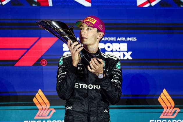F1 - SINGAPORE GRAND PRIX 2025 RUSSELL George (gbr), Mercedes AMG F1 Team W16, portrait podium during the 2025 Formula 1 Singapore Grand Prix, 18th round of the 2025 FIA Formula One World Championship, WM, Weltmeisterschaft from October 3 to 5, 2025 on the Marina Bay Street Circuit, in Singapore - SingaporeSingapore  Copyright: xEricxAlonsox