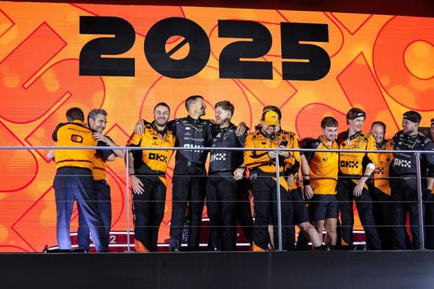 F1 - SINGAPORE GRAND PRIX 2025 McLaren F1 Team Constructor World Champions Celebration during the 2025 Formula 1 Singapore Grand Prix, 18th round of the 2025 FIA Formula One World Championship, WM, Weltmeisterschaft from October 3 to 5, 2025 on the Marina Bay Street Circuit, in Singapore - SingaporeSingapore  Copyright: xEricxAlonsox