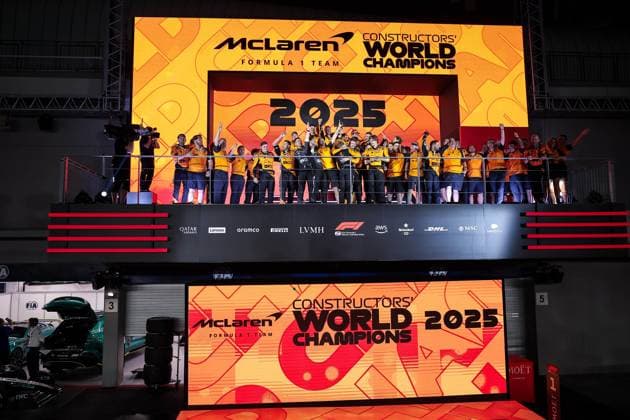 F1 - SINGAPORE GRAND PRIX 2025 McLaren F1 Team Constructor World Champions Celebration during the 2025 Formula 1 Singapore Grand Prix, 18th round of the 2025 FIA Formula One World Championship, WM, Weltmeisterschaft from October 3 to 5, 2025 on the Marina Bay Street Circuit, in Singapore - SingaporeSingapore  Copyright: xEricxAlonsox