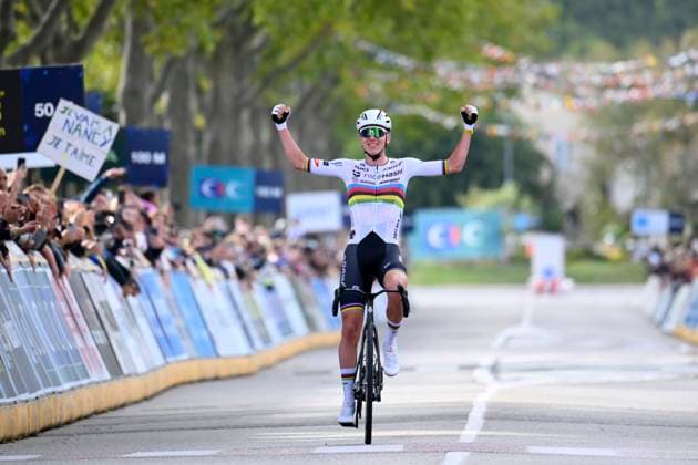 UEC 2025 Road European Championship, EM, Europameisterschaft Drome-Ardeche 05 10 2025 GUILHERAND-GRANGES, FRANCE - OCTOBER 05 : Pogacar Tadej (Slovenia) wins during the Men Elite cycling road race of the 2025 UEC Road European Championship Drome-Ardeche 10th edition an UCI Continental Championships cycling race of 202.5 km with start in Privas and finish in Guilherand-Granges on October 5, 2025 in Guilherand-Granges, France, 05 10 2025 Guilherand-Granges France  Copyright: xVincentxKalutx