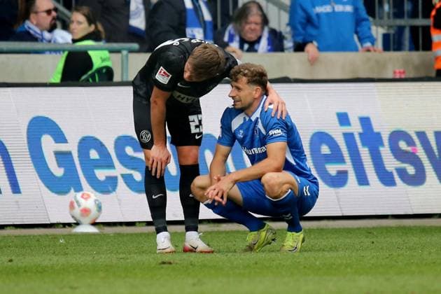 05 10 2025, xmohx, Soccer 2 Bundesliga, 1 FC Magdeburg SV Elversberg v l Carlo Sickinger SV Elversberg Alexander Nollenberger 1 FC Magdeburg Disappointed, sad, frustrated DFL DFB REGULATIONS PROHIBIT ANY USE OF PHOTOGRAPHS as IMAGE SEQUENCES and or QUASI VIDEO Magdeburg