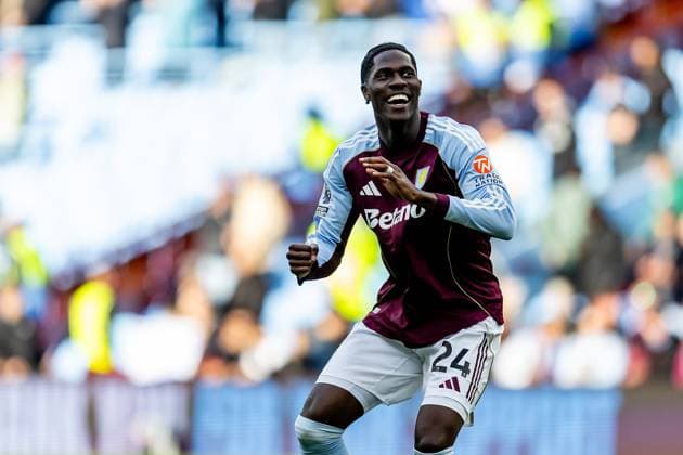 Aston Villa v Burnley Premier League 05 10 2025. Aston Villa midfielder Amadou Onana (24) celebrates win with fans after the Premier League match between Aston Villa and Burnley at Villa Park, Birmingham, England on 5 October 2025. Birmingham Villa Park West Midlands England Editorial use only DataCo restrictions apply See www.football-dataco.com , Copyright: xManjitxNarotrax PSI-23003-0067