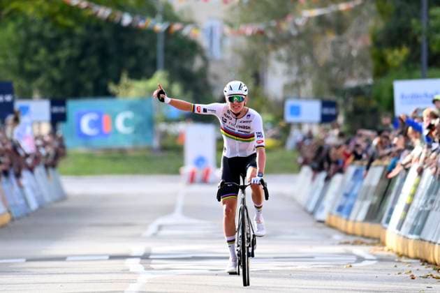 UEC 2025 Road European Championship, EM, Europameisterschaft Drome-Ardeche 05 10 2025 GUILHERAND-GRANGES, FRANCE - OCTOBER 05 : Pogacar Tadej (Slovenia) wins during the Men Elite cycling road race of the 2025 UEC Road European Championship Drome-Ardeche 10th edition an UCI Continental Championships cycling race of 202.5 km with start in Privas and finish in Guilherand-Granges on October 5, 2025 in Guilherand-Granges, France, 05 10 2025 Guilherand-Granges France  Copyright: xVincentxKalutx